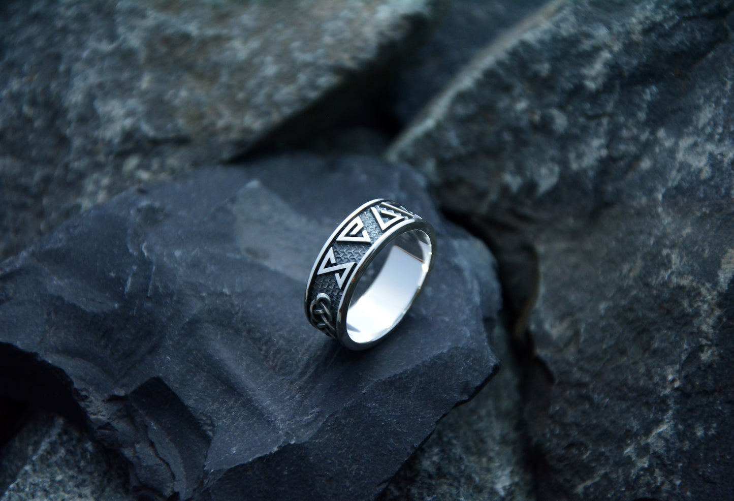 Witcher signs Snake school ring