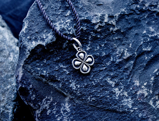 Mini Clover Luck sterling silver Pendant