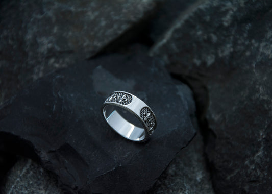 Heraldic Lily (Fleur-de-lis) ring