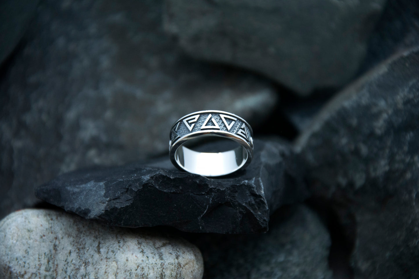 Witcher signs Snake school ring