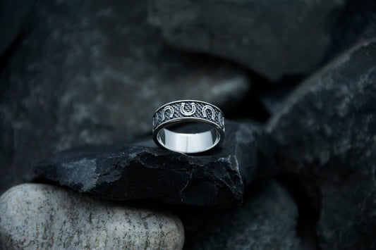 Lucky Horseshoe ring