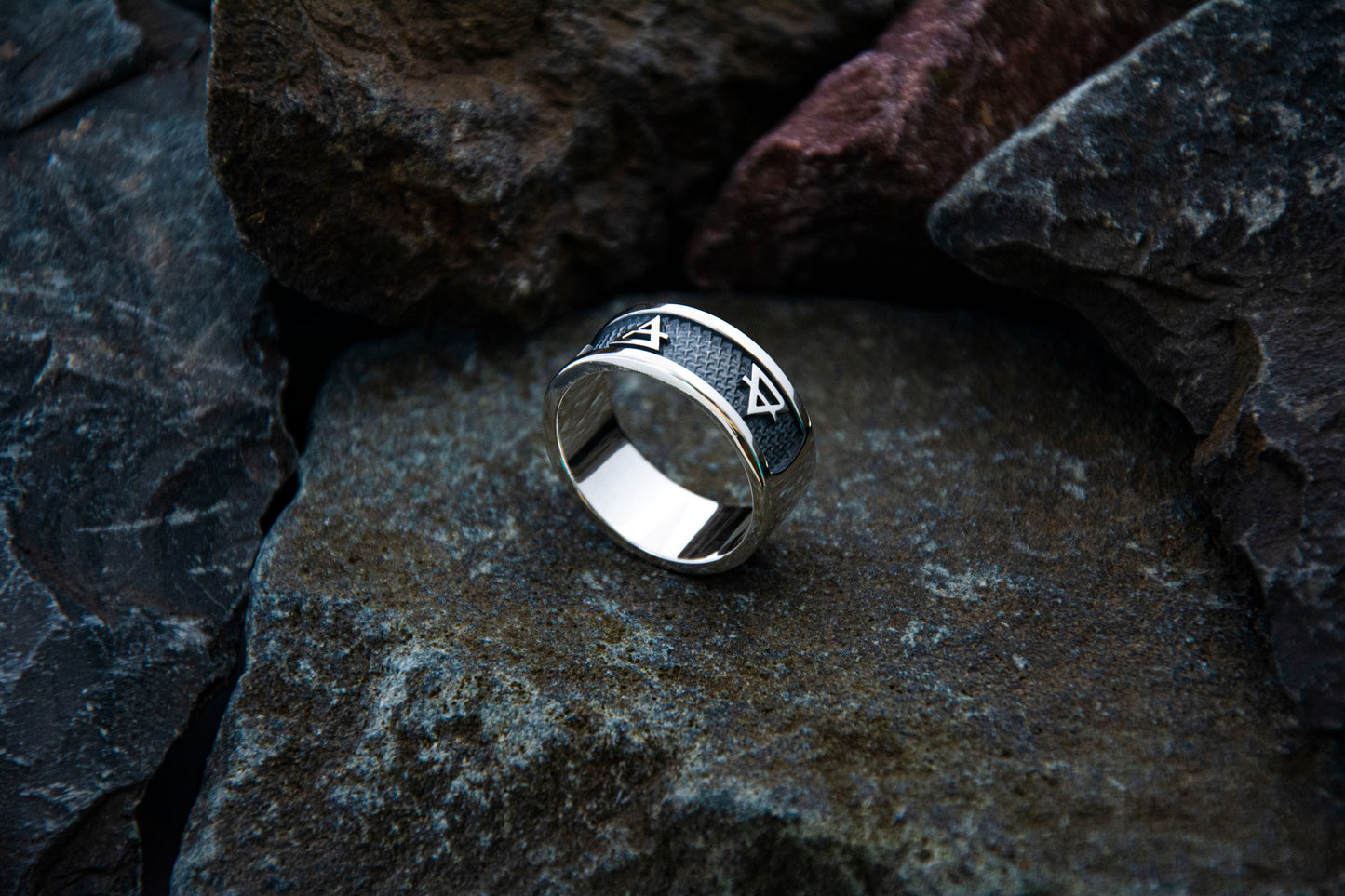 Elements signs ring