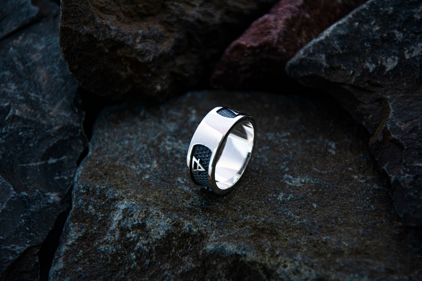 Elements signs ring