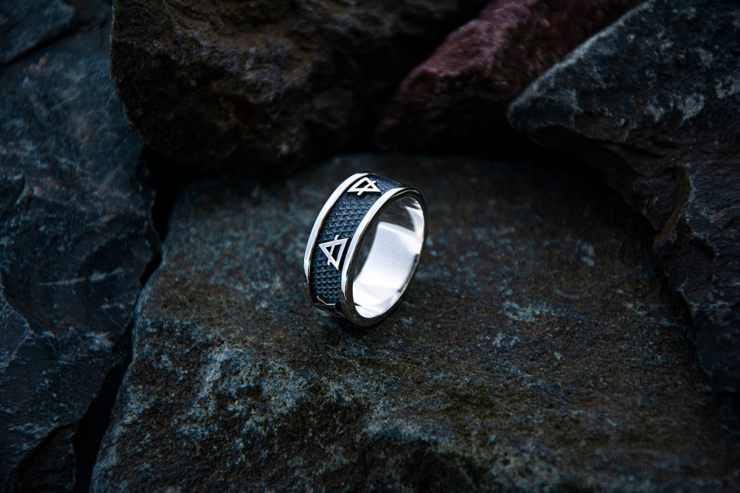 Elements signs ring