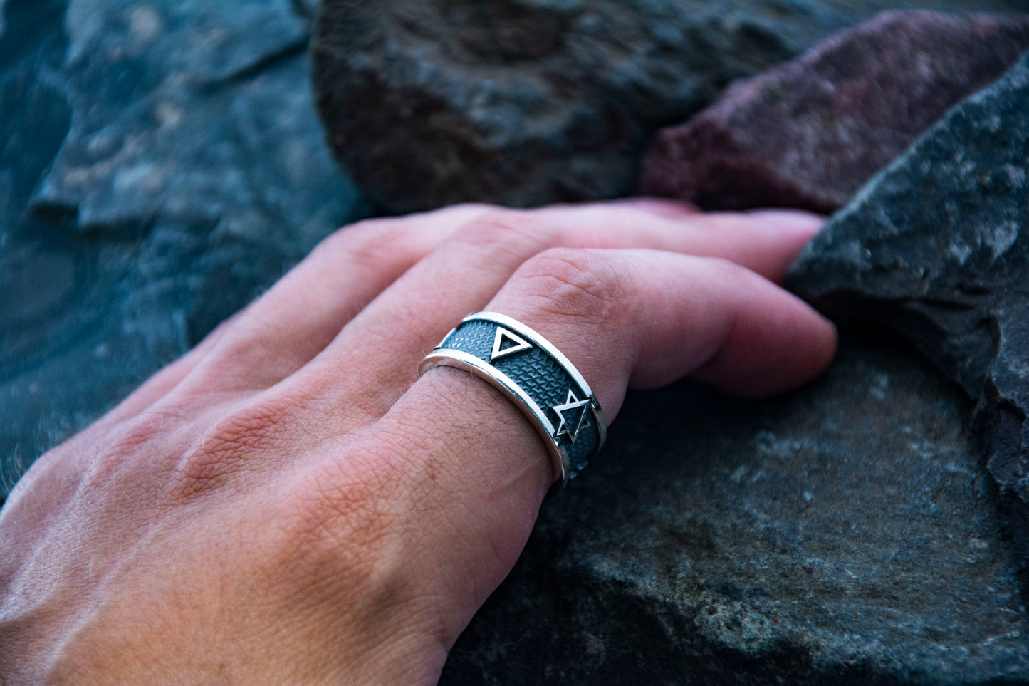 Elements signs ring