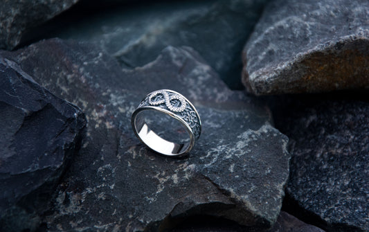 Ouroboros ring