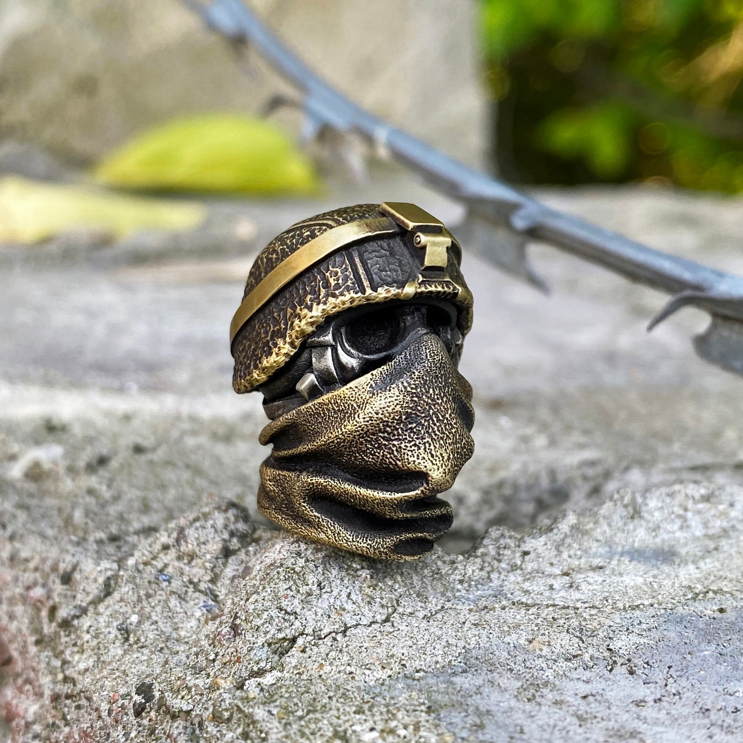 Stalker Skull Bead Tactical paracord Charm pendant (White and Red Bronze)