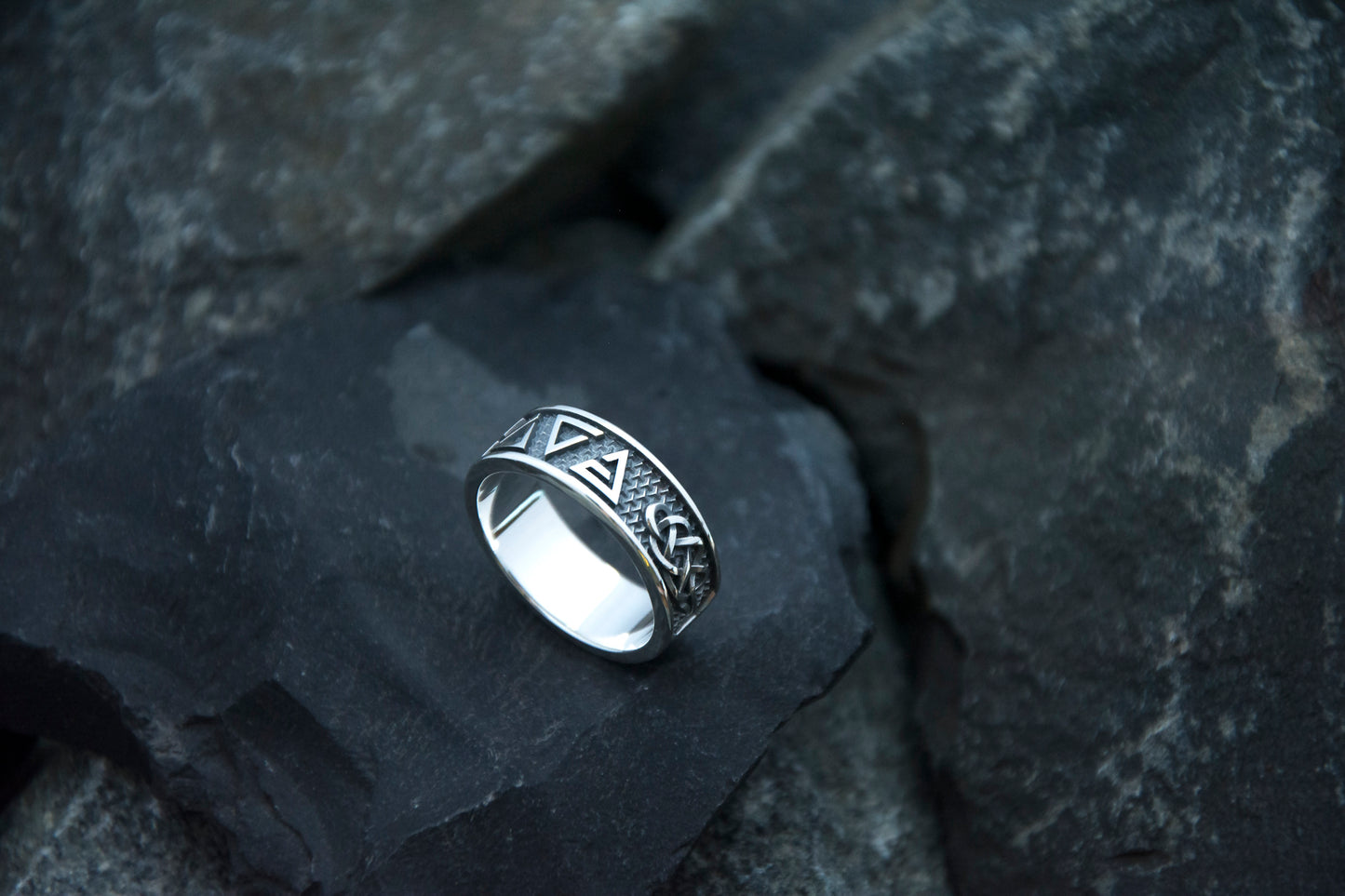 Witcher signs Snake school  ring