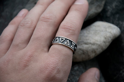 Witcher signs Snake school  ring