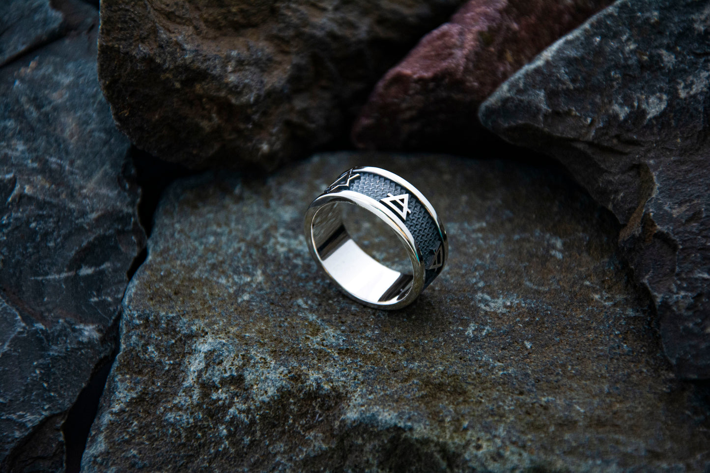 Elements signs ring
