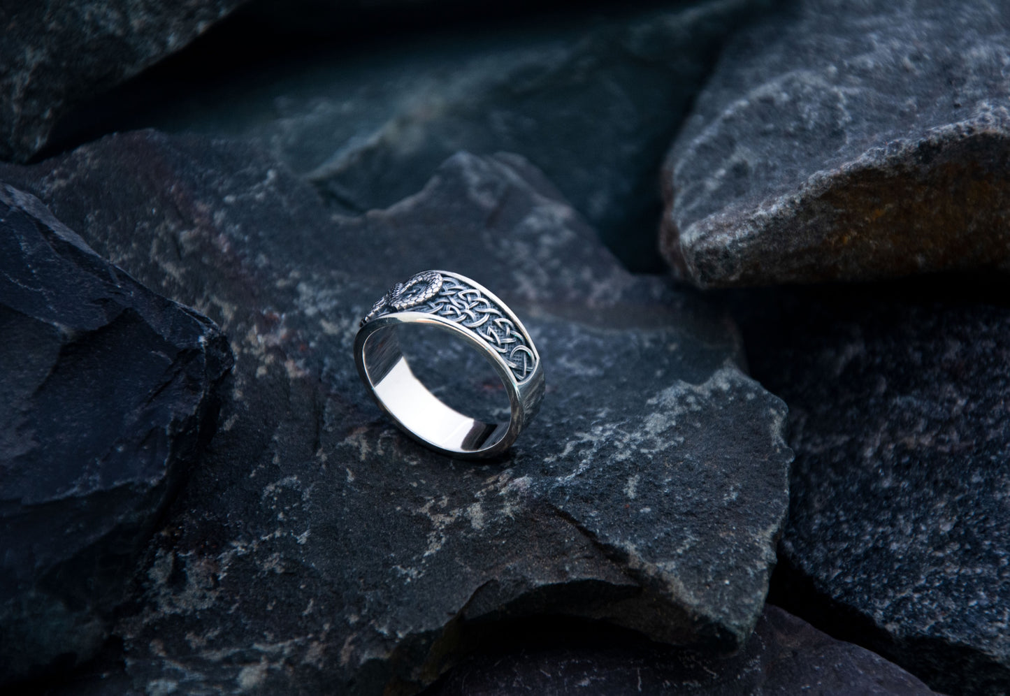 Ouroboros ring