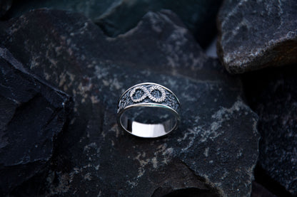 Ouroboros ring