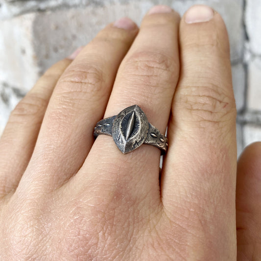 Sterling silver Cling Ring from Demon's Souls series on hand