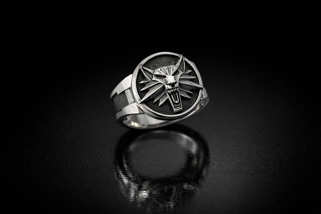 Witcher Wolf school signet ring (5 witcher signs each side)