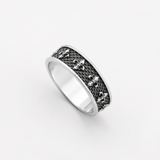 Sterling silver ring with fleur-de-lis pattern and oxidized details