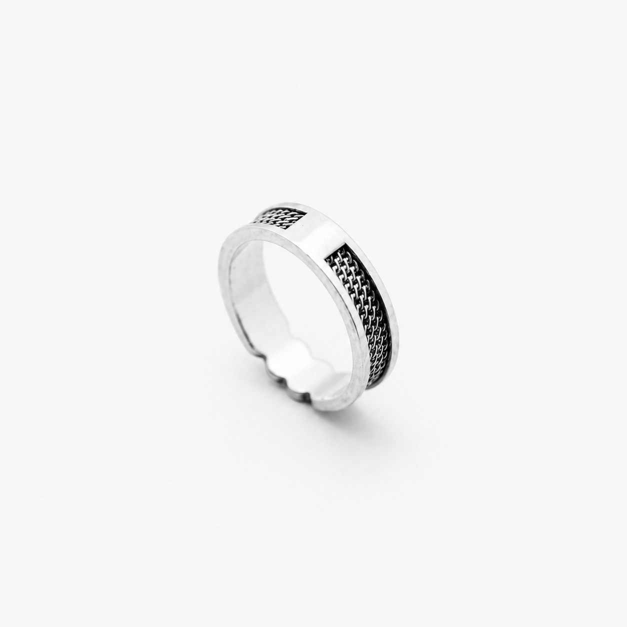 Back of sterling silver infinity knot ring