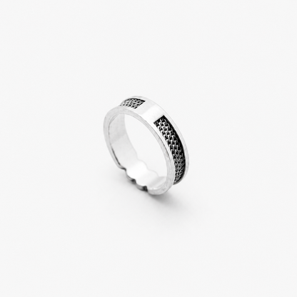 Back of sterling silver infinity knot ring