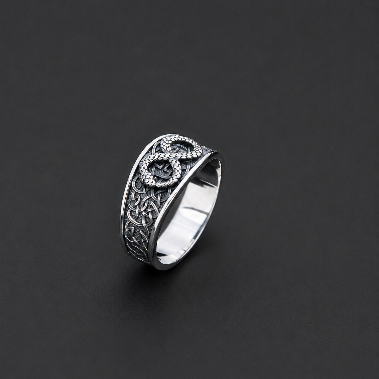 Ouroboros ring